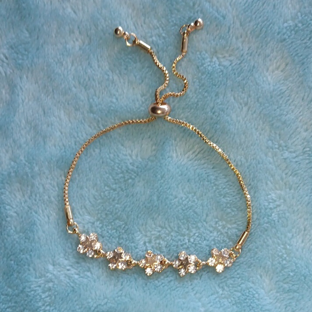 Elegant Gold Bracelet with Crystal Accents